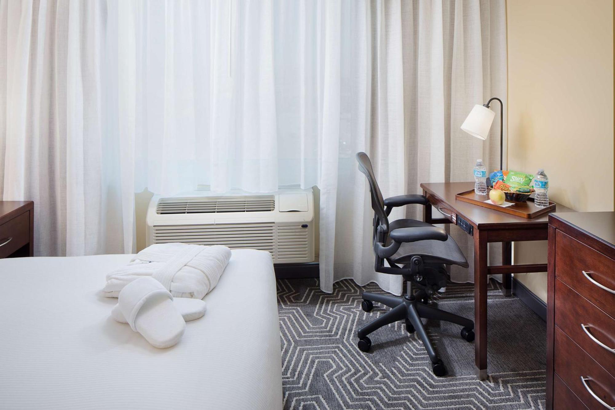 Doubletree By Hilton Los Angeles/Commerce Exteriör bild